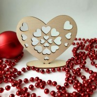 Настольный сувенир-сердечко "В сердечках"